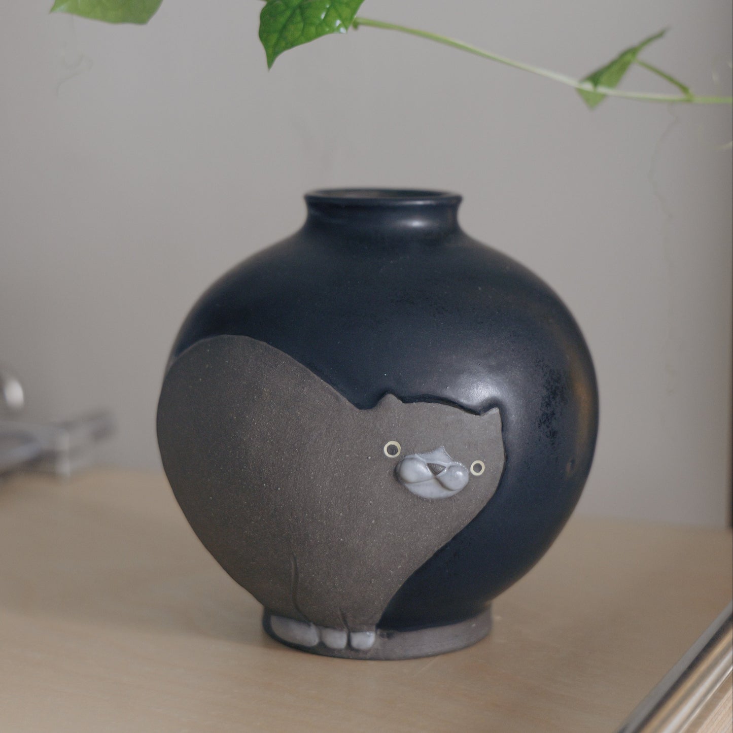 Meowy Moon Vase - Black (S)