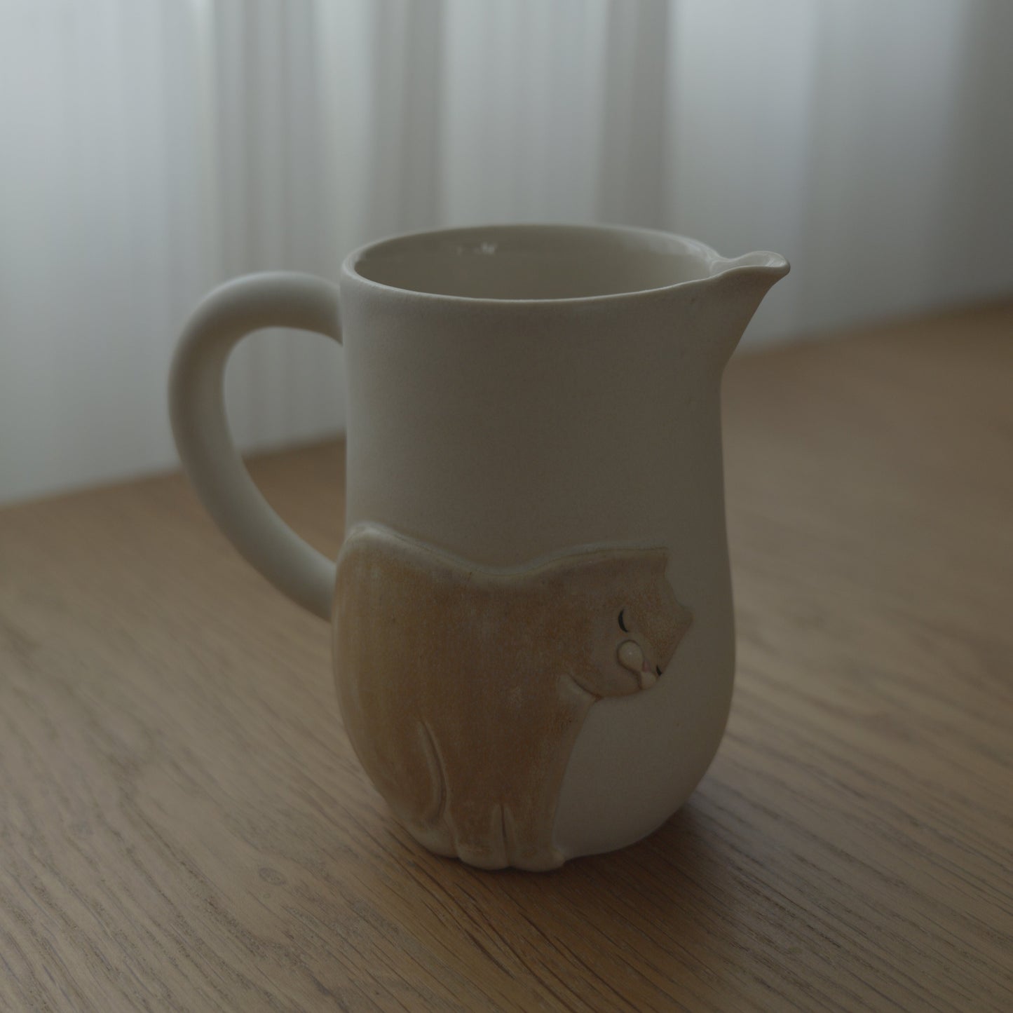 Bowing Meow Server | White