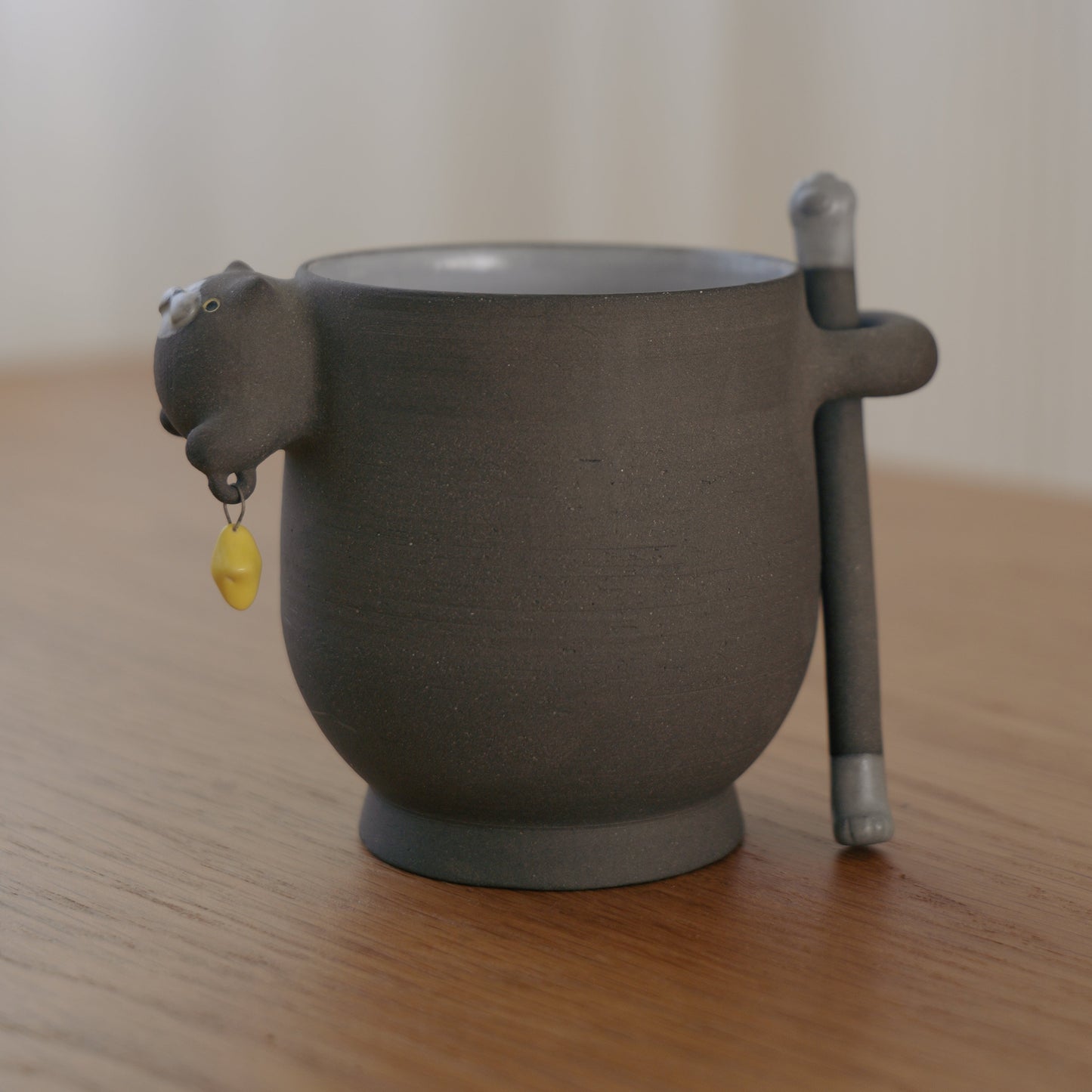 Cup | Meow holding a Star - Black
